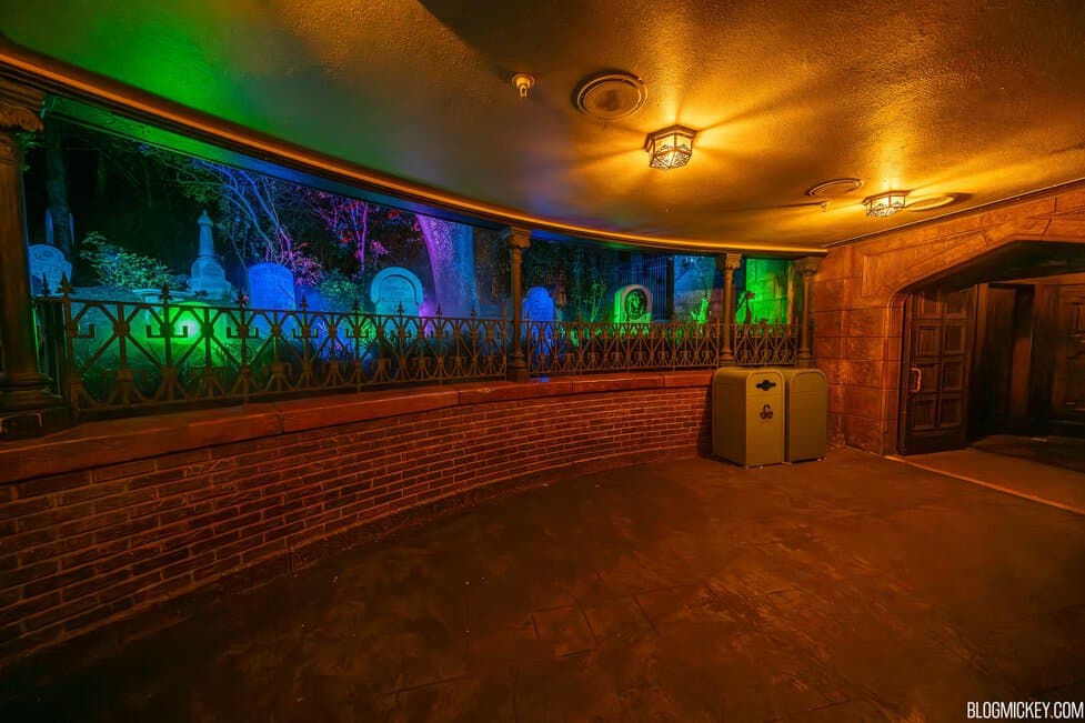 Ghost in the Graveyard: Haunted Mansion Entertainment During